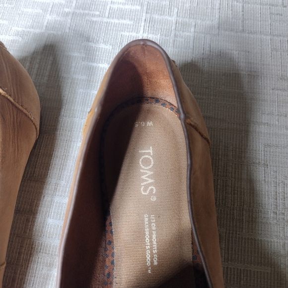 Toms Darcy Women's Tan Brown Suede Slip On Flats Size 6.5 - Picture 2 of 9